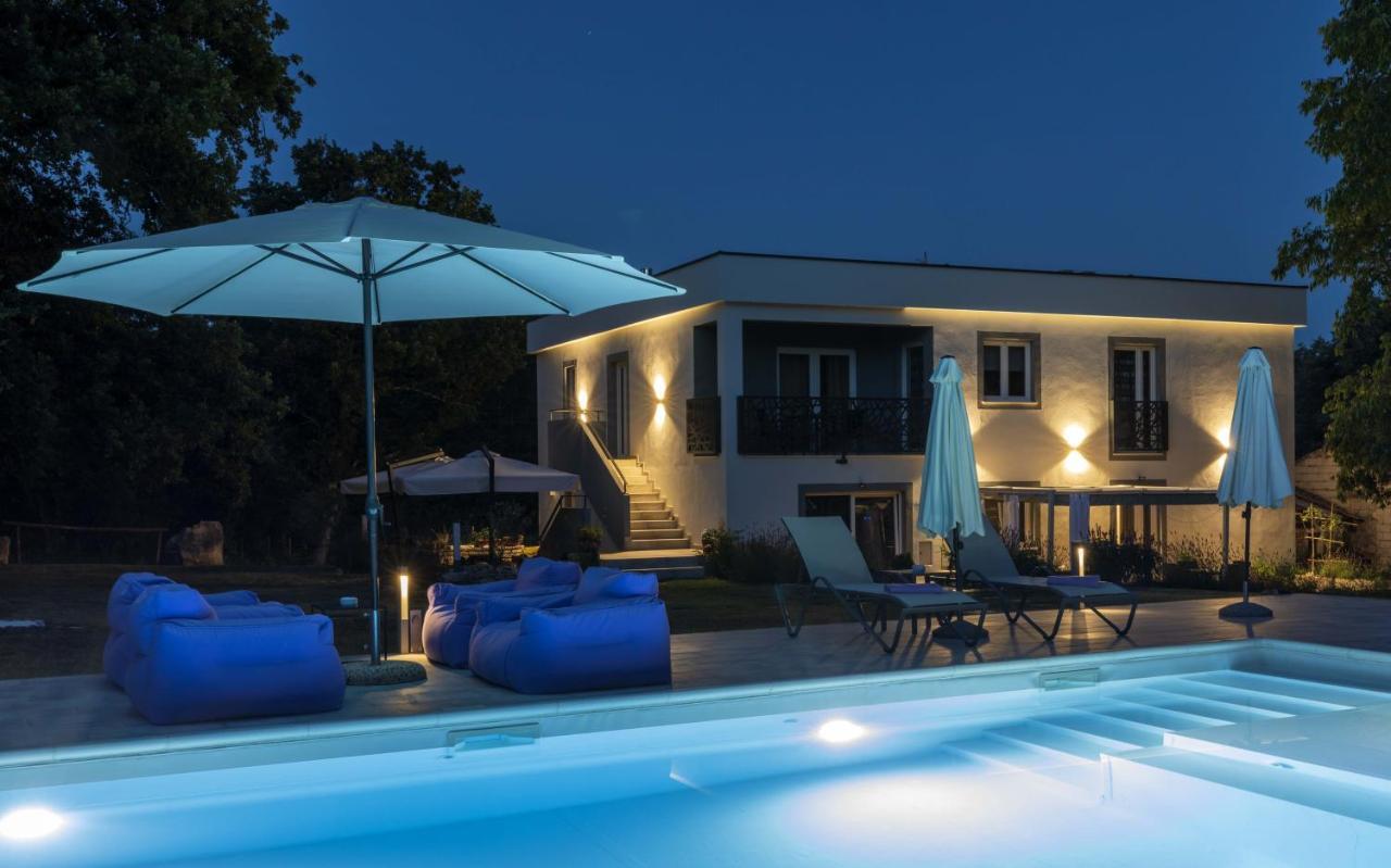 Holiday home Luxury Cetiri Hrasta